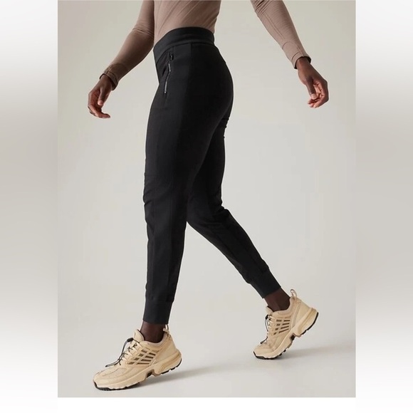 Athleta 8 Petite Headlands Hybrid Trek Mid Rise Jogger Pants Black NEW! #486183 - Picture 2 of 16